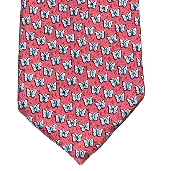 Vineyard Vines Blue Butterflies w/Pink Background Silk Necktie - 60" Long - Picture 5 of 9
